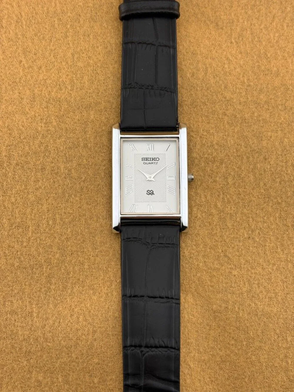 WHITE SILVER VINTAGE Seiko Vintage slim men's Watch